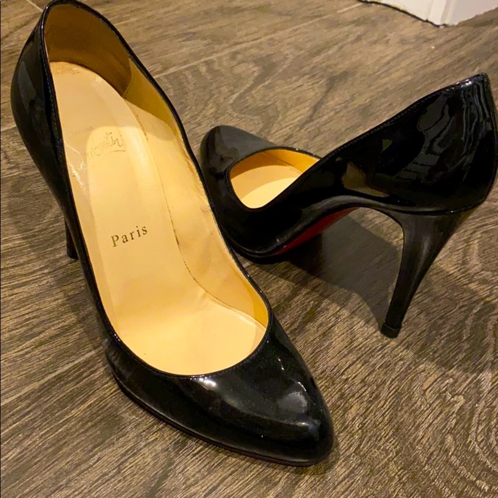 Gorgeous barely worn Louboutin patent pumps